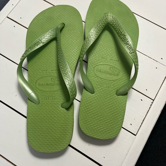 Havaianas Women's Lime Green Sandals - Picture 2 of 4